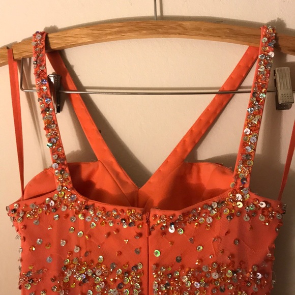 Prom dress! Gold sequins sewn all over! - Picture 5 of 8